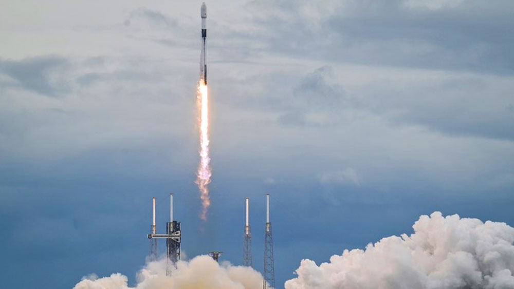 Falcon 9 Meluncur Di Malam Tahun Baru, SpaceX Pecahkan Rekor Peluncuran 2024