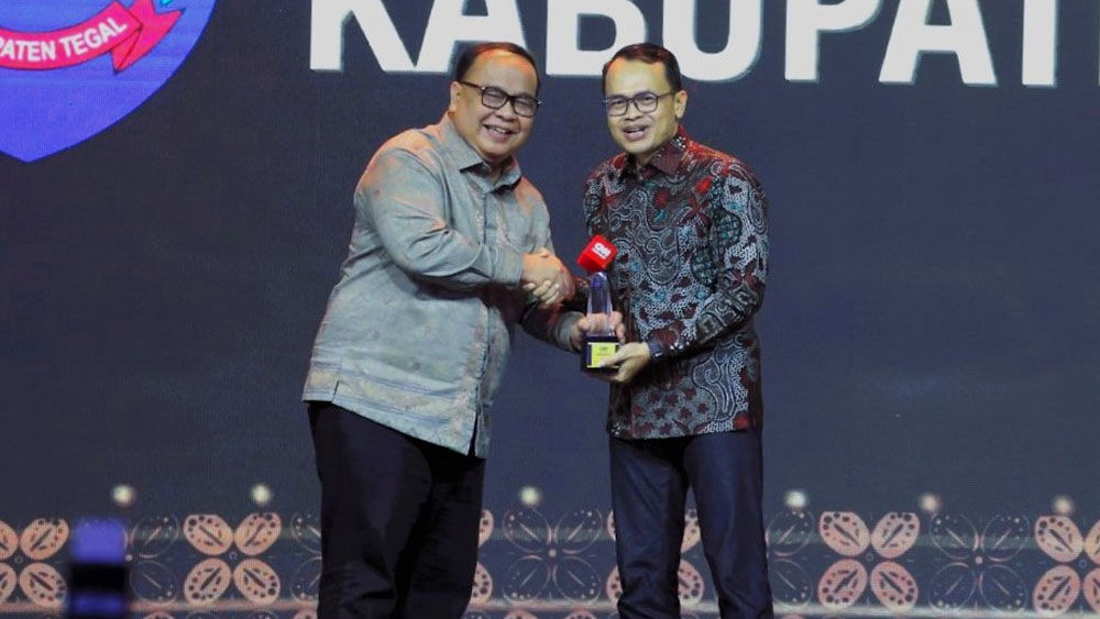 Sukses Dalam Keterbukaan Informasi, Kabupaten Tegal Terima Penghargaan Di CNN Indonesia Awards