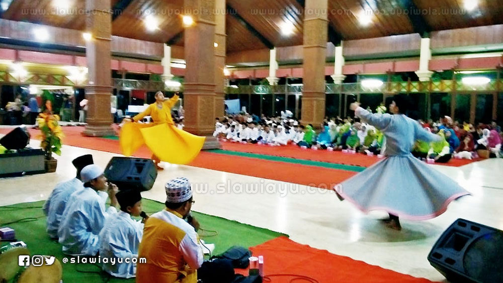 Tari Sufi Pesantren Al Amiriyah Di Malam Tasyakuran Kab Tegal