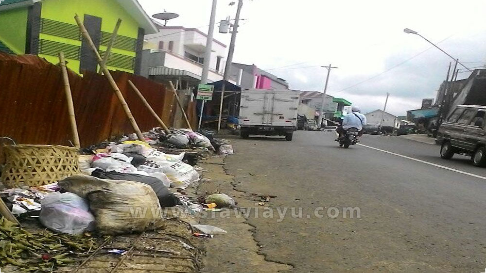Tumpukan Sampah Di Pasar Bojong, Dikeluhkan Warga
